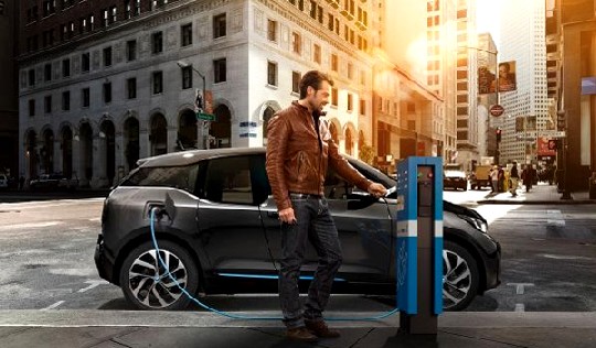 Geht es nach BMW, überzieht bald ein Netz von Schnellladestationen für Elektroautos das Land. Foto: BMW