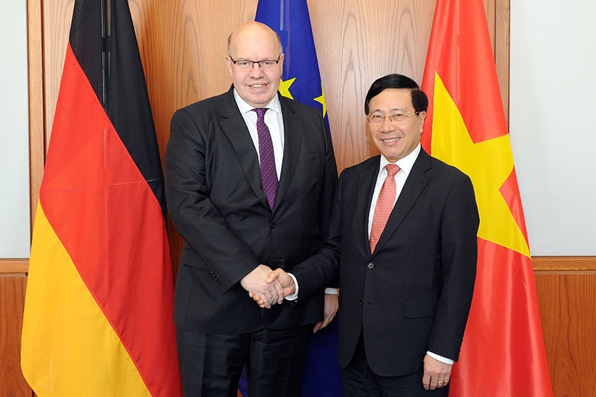   Bundeswirtschaftsminister Peter Altmaier und der stellvertretende Premierminister und Außenminister Vietnams Pham Binh Minh. Foto:  BMWi/Susanne Eriksson