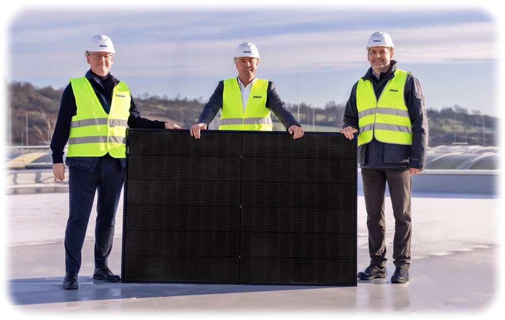 Die ersten Photovoltaik-Thermie-Module von Sunmaxxx für Mahle. Foto: Mahle