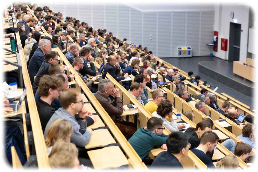 Voraussichtlich rund 8000 Physiker werden im März 2026 die Frühjahrstagungen der DPG in Dresden, Mainz und Erlangen besuchen. Foto: Heupel für die DPG