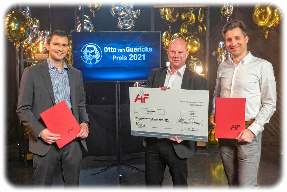 Wladimir Philippi (l.), Dr. Ralf Hauser und Sebastian Stypka (r.) nehmen die Guericke-Auszeichnung entgegen. Foto: AiF 