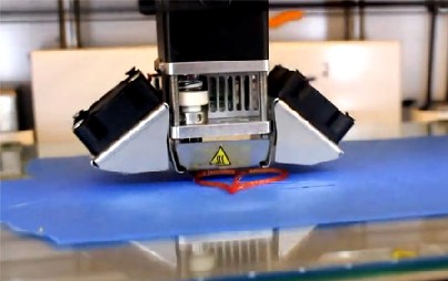 3D-Drucker erzeugt ein Herz aus Kunststoff. Foto: hw