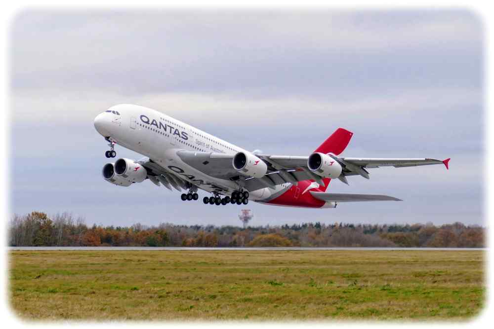 Der A380 von Qantas mit der Kennung VH-OQB beim Start in Dresden für den langen Nonstop-Flug nach Australien. Foto: EFW