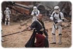 In "Rogue One: A Star Wars Story" kämpft der blinde Wächter Chirrut Imwe (Donnie Yen) gegen die Imperialen - und glaubt sich eins mit der Macht. Foto: Jonathan Olley, Lucasfilm