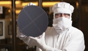 Jüngestes Mitglied der Dresdner Fraunhofer-"Familie" ist das ASSID, in dem Backend-Spezialisten neue Techniken für die 3D-Chipintegration entwickeln. Abb.: FHG