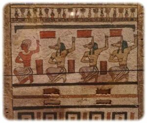 Rituelle Szene auf einem Eingeweidekasten. Aus der Sonderausstellung "Achmîm - Ägyptens vergessene Stadt". Foto: Heiko Weckbrodt