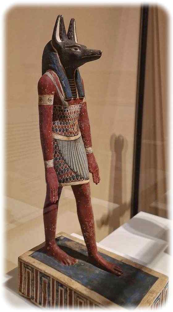 Gott Anubis war im alten Ägypten für die Totenriten zuständig. (aus der Sonderausstellung "Achmîm - Ägyptens vergessene Stadt") Foto: Heiko Weckbrodt