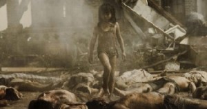 Überlebt auf wundersame Weise das große Beben: Das Mädchen Fang Deng. Abb. (3): Koch Media