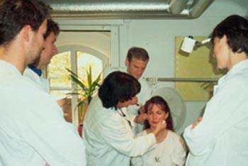 Studentenausbildung in Akupunktur am Uniklinikum. Foto: Uniklinikum Dresden