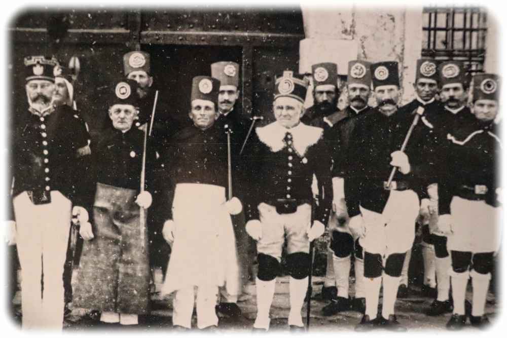 Bergparade vor der Faktorei, 1904. Repro: Christian Ruf