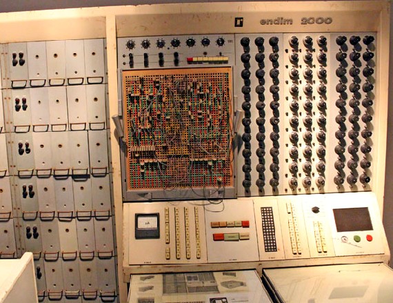 Der Analogcomputer ENDIM 2000 wurde im sächsischen Glashütte produziert. Foto: Heiko Weckbrodt