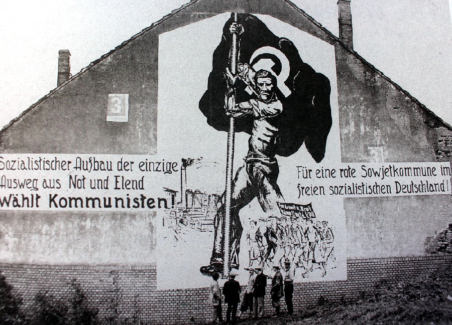 Foto von einem Wandbild in Leipzig um 1930. Repro (hw) aus AusstellungskatalogFoto von einem Wandbild in Leipzig um 1930. Repro (hw) aus Ausstellungskatalog