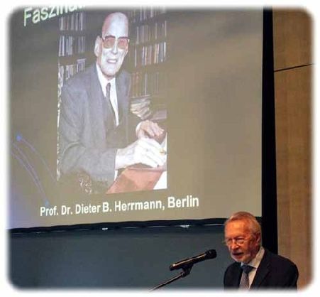 Prof. Dieter B. Herrmann skizzierte Baron von Ardenne als begeisterten Astronomie-Fan. Foto: Heiko Weckbrodt