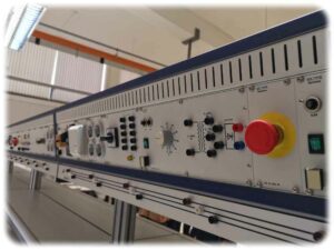 Verteilerstrecke für die Ausbildung im Berufsschulzentrum für Elektrotechnik Dresden. Foto: Heiko Weckbrodt