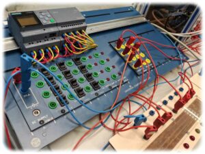Schalt- und Verteilerpult für die Ausbildung im Berufsschulzentrum für Elektrotechnik Dresden. Foto: Heiko Weckbrodt