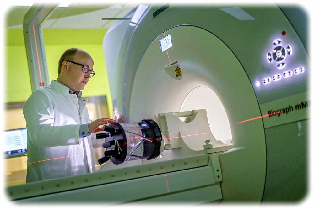 Ein integriertes Ganzkörpergerät für die Magnetresonanztomographie (MRT) und die Positronen-Emissions-Tomographie (PET) im NCT/UCC-Neubau für die patientennahe Forschung. Foto: André Wirsig für das NCT/UCC