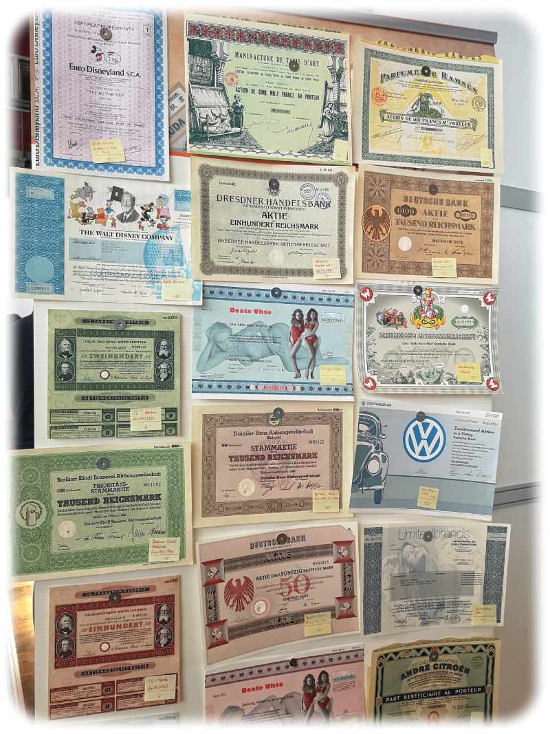 Von Beate Uhse bis VW - auch Sammler alter Papier-Aktien konnten beim Börsentag in Dresden zuschlagen. Foto: Heiko Weckbrodt