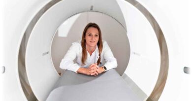Prof. Anja Braune sieht große Chancen für KI-gestützte Bildgebungs- und Analyseverfahren sowie für präzisere individualisierte Therapieplanungen durch den neuen Ganzkörper-Tomographen. Foto: A. Grützner für das HZDR