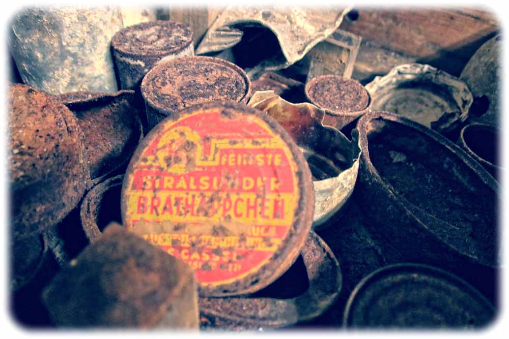 Es geht doch nichts über Strahlsunder Brathäppchen aus der Armeekonserve (Bunkerfabrik Rabstein in Böhmen) Foto: Heiko Weckbrodt