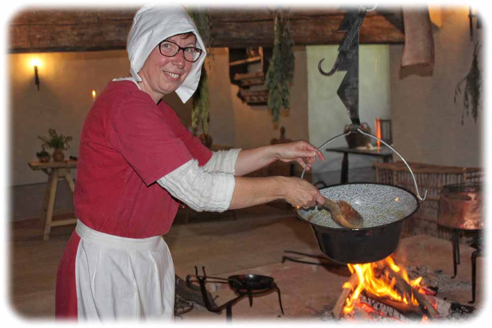 Selbst die Suppe kochen und auslöffeln können die Besucher in der Schwarzküche. Foto: Peter Weckbrodt