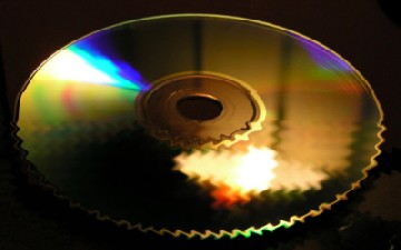 Der Umsatz mit Musik-CDs schmilzt. Abb.: L. F. Garcia/ Wikipedia, Montage: hw
