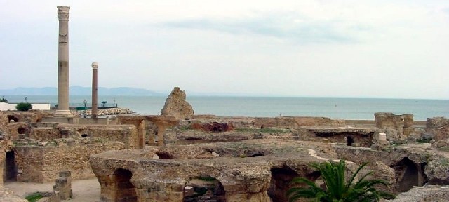Hier leisteten die römischen Zerstörer ganze Arbeit: Die Ruinen von Karthago nahe des heutigen Tunis. Abb.: Mschlindwein/Wikipedia