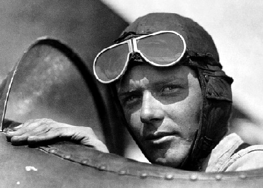 Charles Lindbergh, Nachfahr skandinavischer Einwanderer, überquerte im Mai 1927 den Atlantik - und war dananch für einige Zeit der wohl berühmteste Mann der Welt. Foto aus: Bryson: 1927