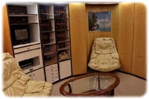 Bedrückende Enge wie auf den deutschen U-Booten des II. Weltkriegs kannte der französische Kapitän der "Le Redoutable" nicht unbedingt. Hier die Offiziersmesse. Foto: Heiko Weckbrodt