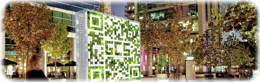 So sehen die "City-Trees" der Dresdner Firma "Green City Solution" aus. Die Bepflanzung filtert einerseits Feinstaub, formt andererseits Werbebotschaften - und am Fuß des Austellers gibt es eine Bank zum Sitzen. Foto: Green City Solutions