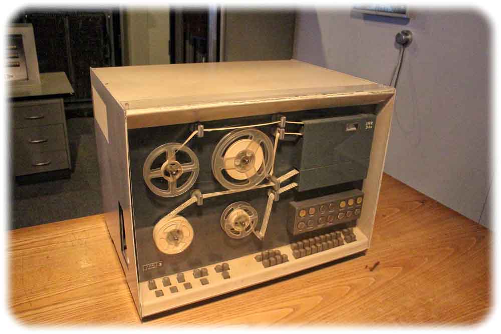 Der Tischrechner D4a von N. J. Lehmann aus Dresden war der erste Transistor-Rechner der DDR - hier ein Exemplar in den Technischen Sammlungen Dresden. Foto: Heiko Weckbrodt