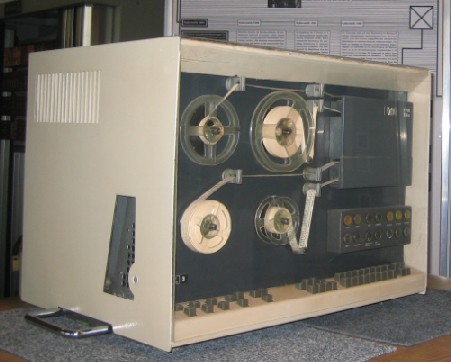 Der ab 1959 von Prof. Lehmann in Dresden entwickelte Transistor-Tischrechner D4a gillt als Vorläufer der PCs. Abb.: hw