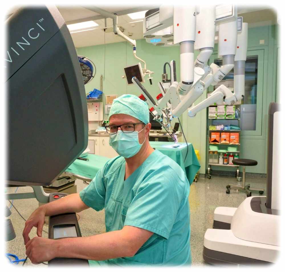 Professor Christian Thomas, Direktor der Klinik für Urologie am DaVinci Xi. Foto: Kirsten Lassig für das UKD