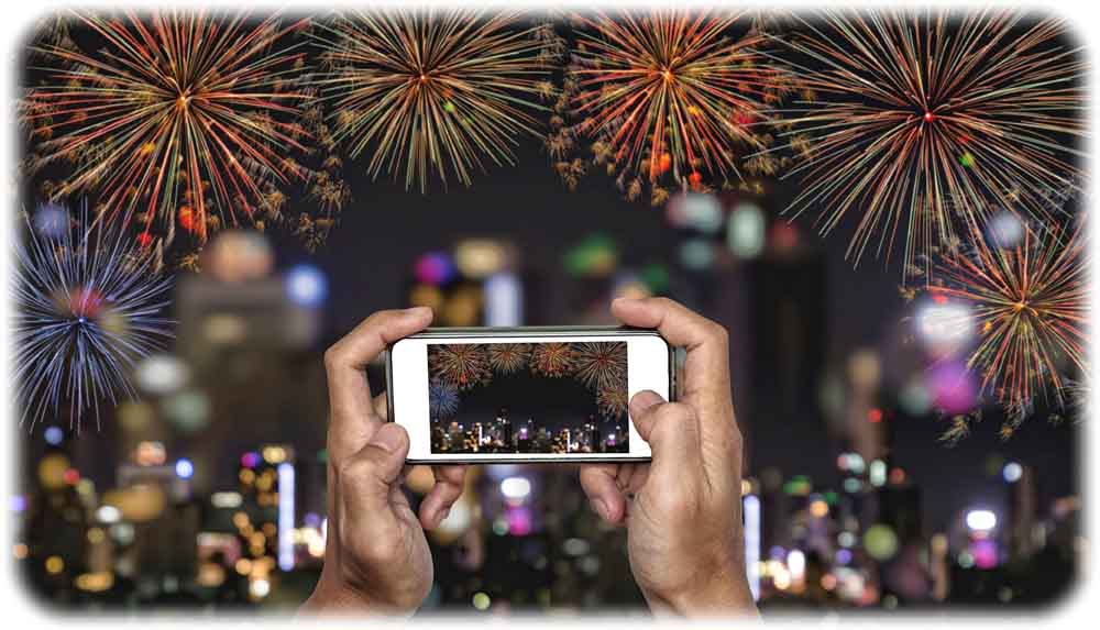 Jahr für Jahr steigt das Datenvolumen, das durch versendete Silvester- und Neujahrsgrüße in den Mobilfunk-Netzen entsteht. Foto: Vodafone