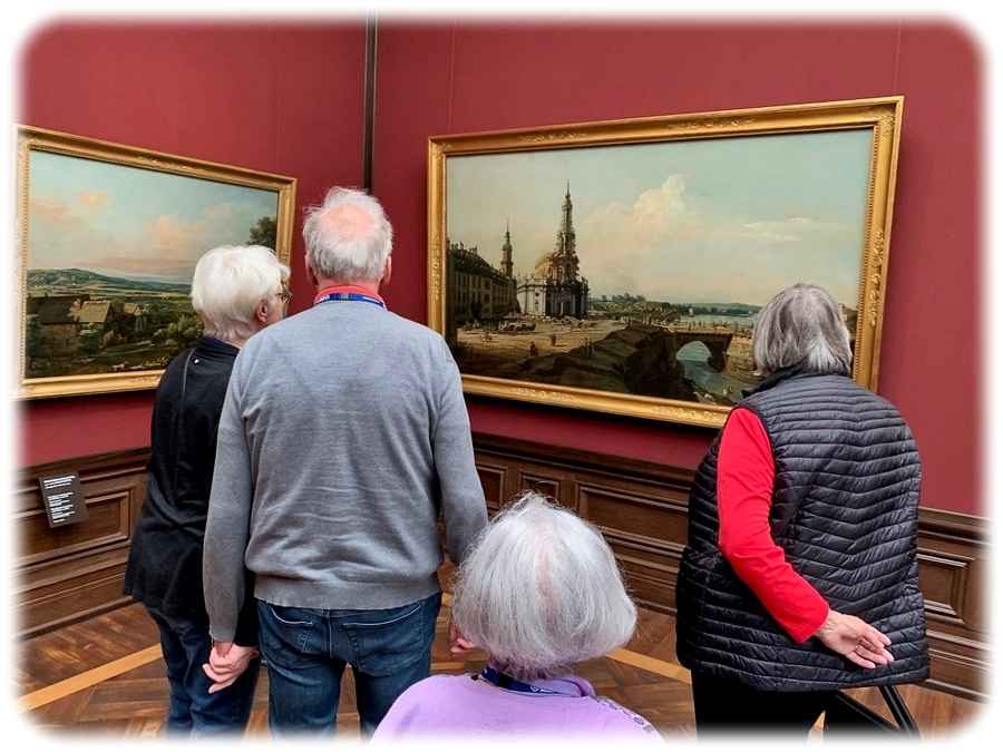 Demente und ihre Angehörigen besuchen im Zuge einer Studie ein Museum in Dresden. Foto: Leo König via TU Dresden