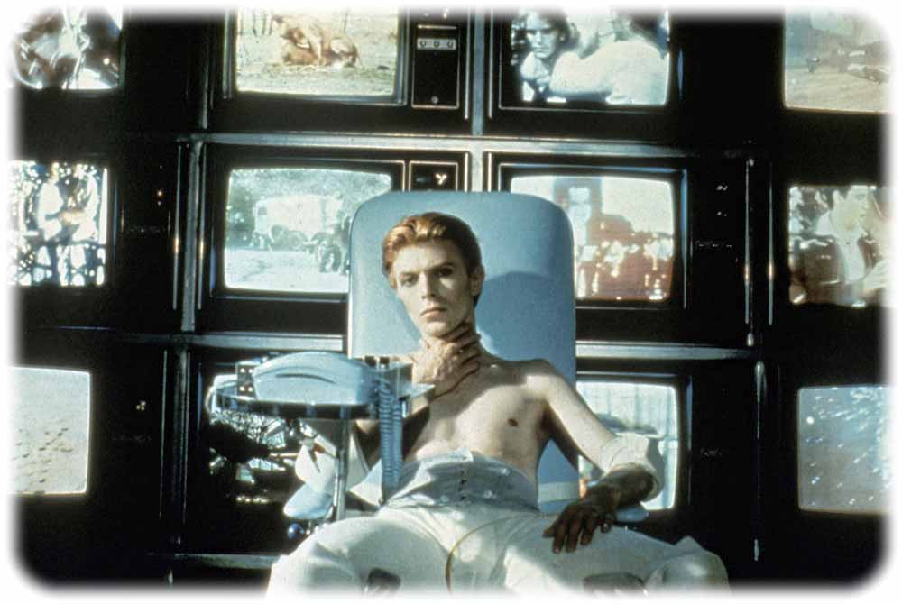 Teil der Selbstinszenierung: David Bowie als Alien und Mr. Newton. Foto: Studiocanal