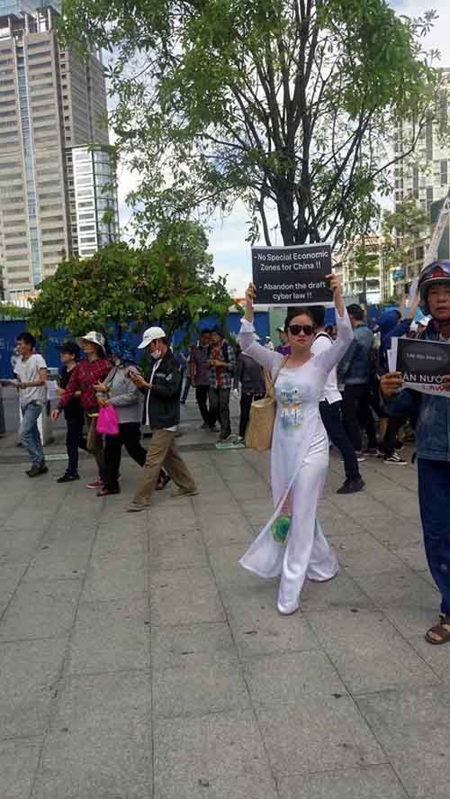 Die Wut entzündet sich an der 99-jährigen Landpacht für ausländische - und speziuell chinesische - Inevstoren in den drei geplanten Sonderwirtschaftszonen von Vietnam. Foto: Anh Chi, Twitter