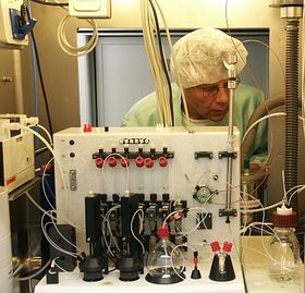 Im Rossendorfer Labor werden das neue Radiokontrastmittel hergestellt. Abb.: Frank Füchtner, HZDR