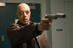 Der Pförtner entpuppt sich als Killer. Foto: Universum