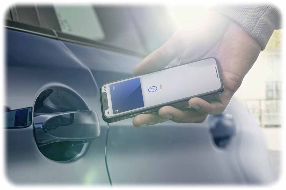 Mit dem iPhone können BMW-Fahrer künftig ihr Auto entriegeln und starten. Foto: BMW