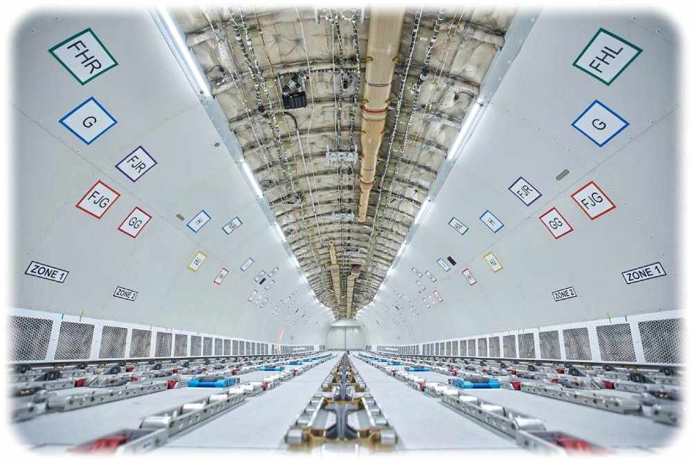 Blick in das Innere eines Airbus A330-300, den die EFW zum Frachtflugzeug umgebaut haben. Foto: EFW