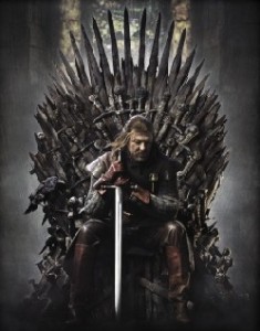 Ziemlich unbequem: Der Lord von Winterfell auf dem Eisenthron. Abb.: Warner