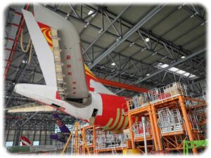 Die Taktstraßen-Halle der EFW im Dresdner Norden ist ganz auf standardisierte und parallelisierte Arbeitsschritte beim Umrüsten ausgerichtet. Foto: Heiko Weckbrodt