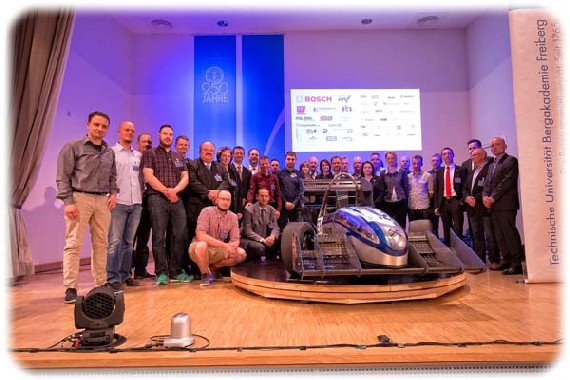 Das studentische "Racetech Racing Team" präsentiert den Elektro-Rennwagen RTo9. Foto: Bergakademie Freiberg, Mario Köhler und Steffen Weinhold