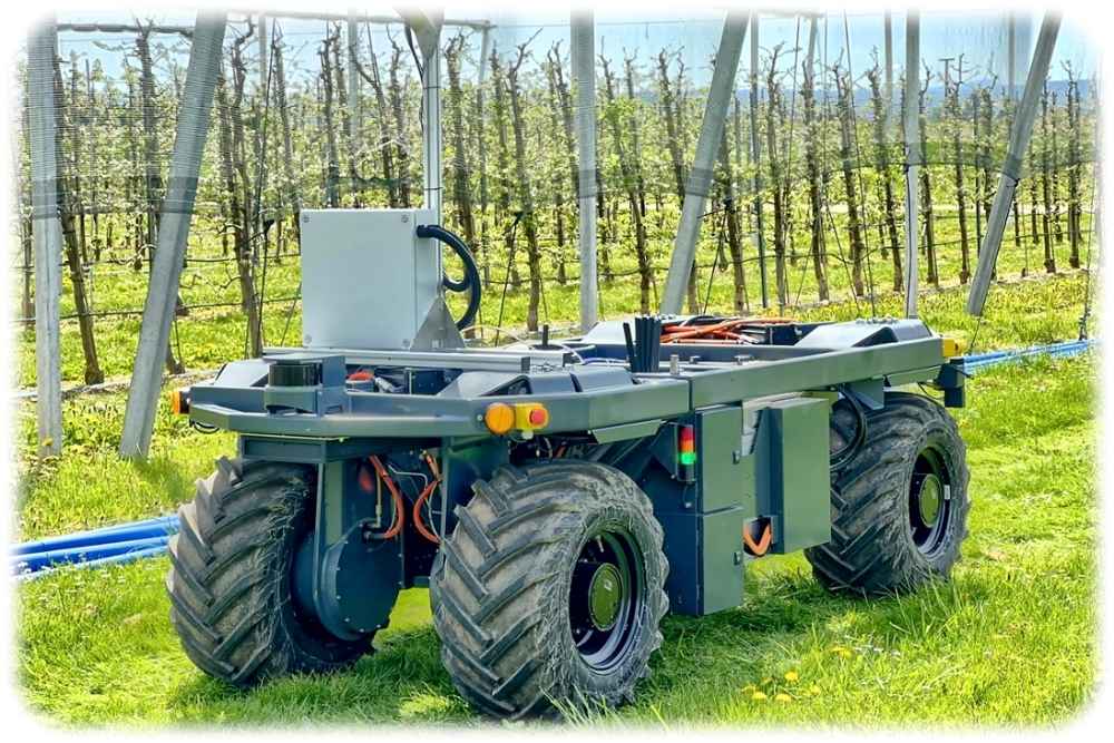 Der elektrische angetriebene "Elwobot"-Roboter soll sich derzeit auf einer Apfelplantage in Dresden-Pillnitz zu bewähren. Foto: Hofer für das LfULG