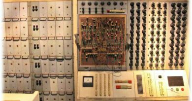 Der Analogcomputer Endim 2000 aus Glashütte, heute ausgestellt in den Technischen Sammlungen Dresden. Foto: Heiko Weckbrodt