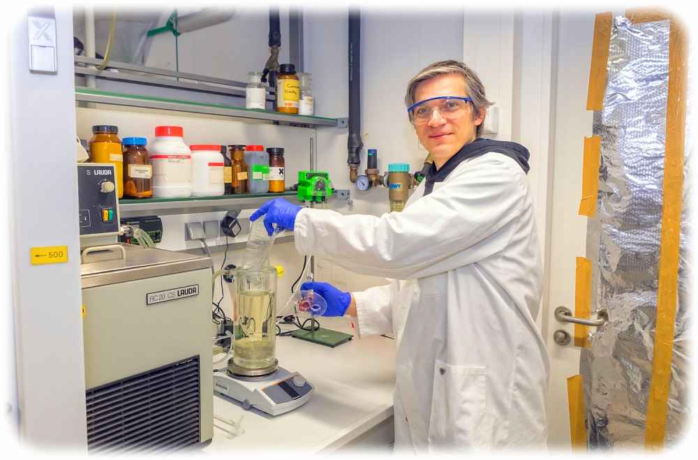 Dr. Christian SonnendeckerInstitut für Analytische Chemie im Labor. Foto: Uni Leipzig