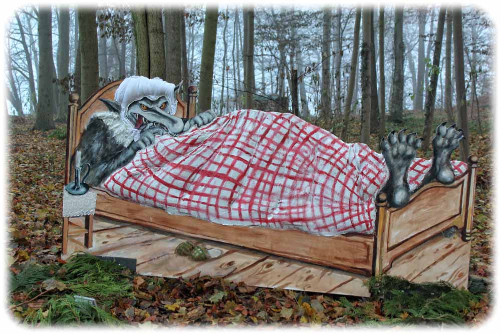 Im Märchenwald lauert der arglistische Wolf auf seine Opfer. Foto: Peter Weckbrodt