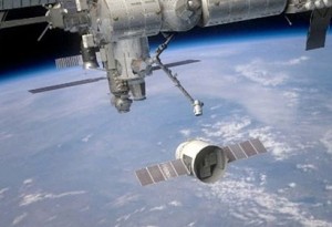 Das Privatraumschiff "Dragon" im Anflug auf die ISS. Abb.: NASA
