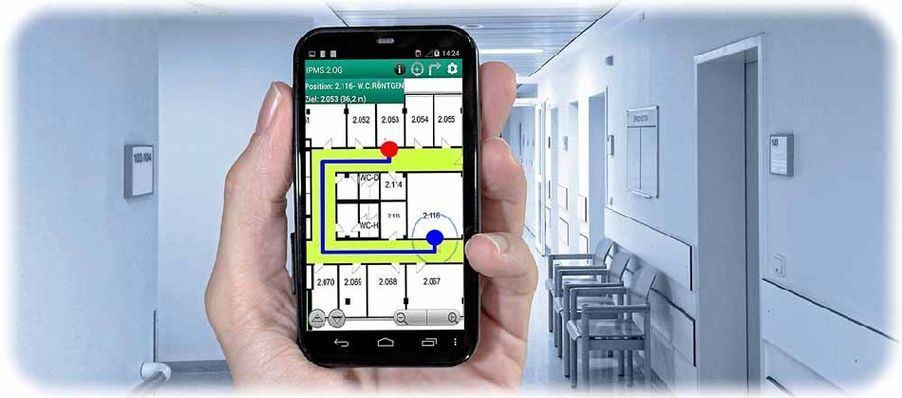 Die Navi-App von Fraunhofer Dresden im Krankenhaus-Einsatz: Durch die WLAN-Technik von Smartphone und den Sendern im Gebäude kann die App auch in geschlossenen Räumen navigieren. Abb.: Fraunhofer IPMS