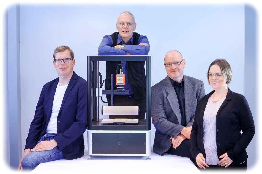 Dr. Philipp Wollmann, Dr. Wulf Grählert, Oliver Throl und Livia Szathmáry (v. l.) sind die Gründer der Dresdner "DIVE imaging systems GmbH". Foto: Amac Garbe für das Fraunhofer-IWS
